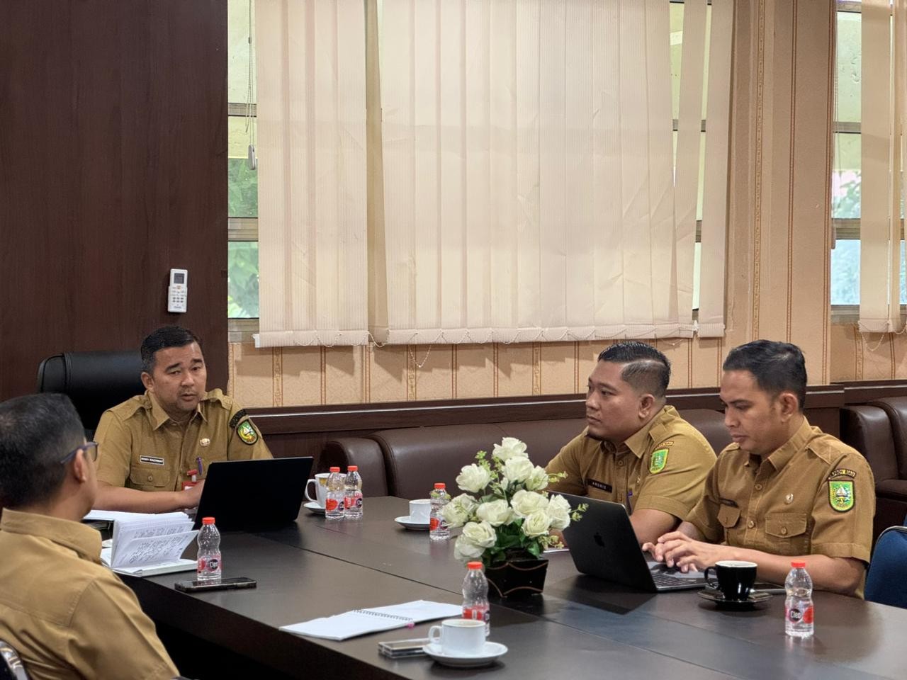 Kepala Badan Kesbangpol Riau Pimpin Rapat Internal Evaluasi dan Perencanaan Kegiatan Tahun 2026